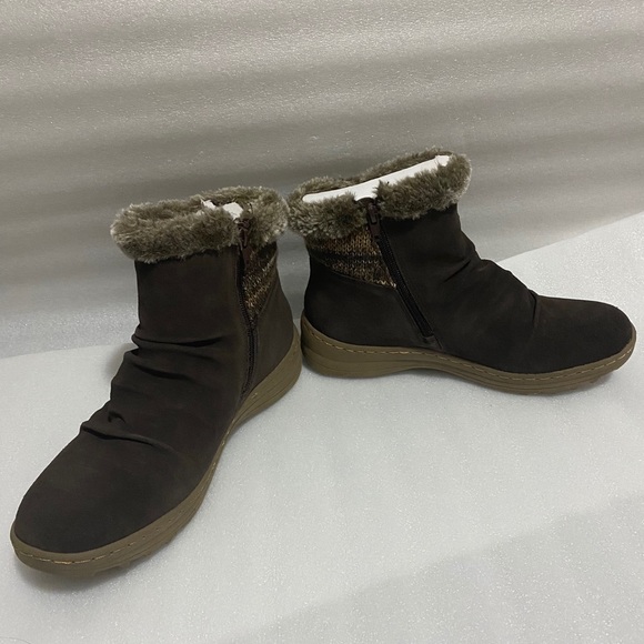 BNWT Suede Winter Boots - Picture 3 of 6